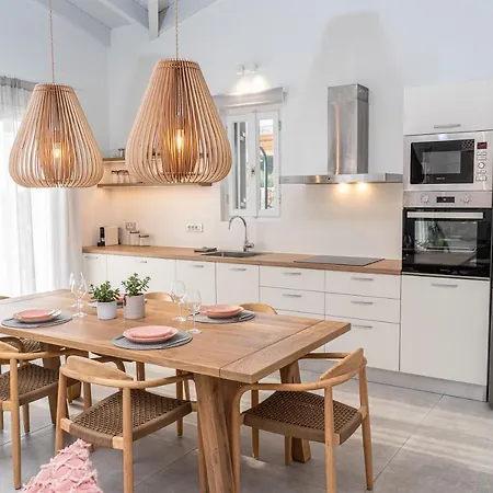 Summer Breeze Willa Tzamarelata