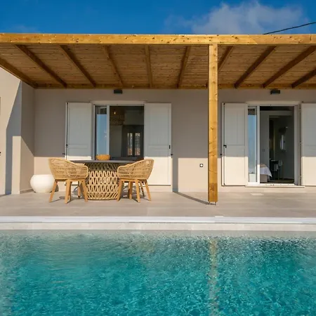 Summer Breeze Willa Tzamarelata