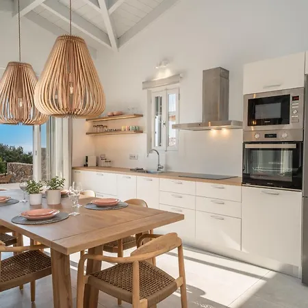 Summer Breeze Villa *